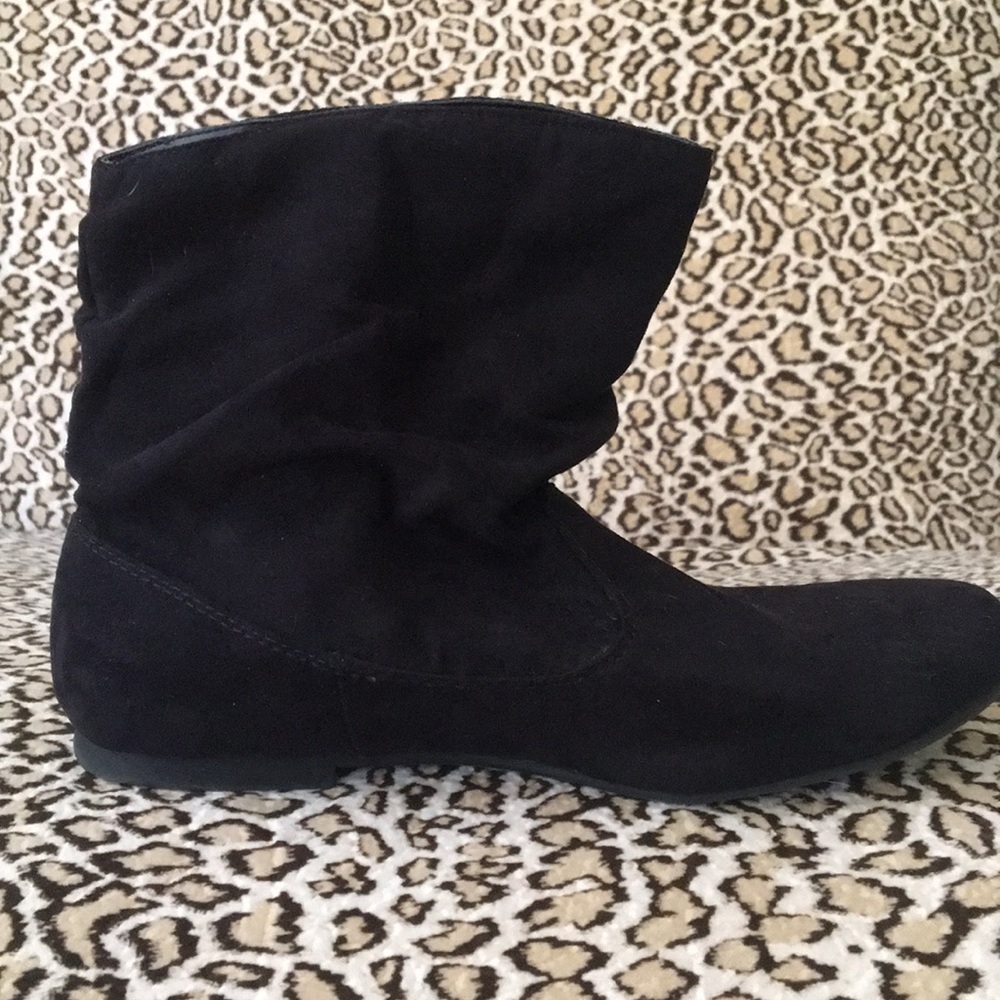 black booties 🍂 - Picture 2 of 4